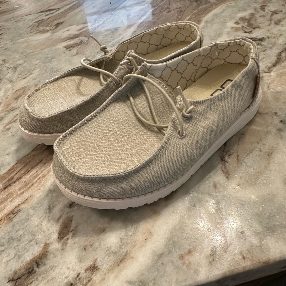 Youth Hey Dude’s. Size 1-2